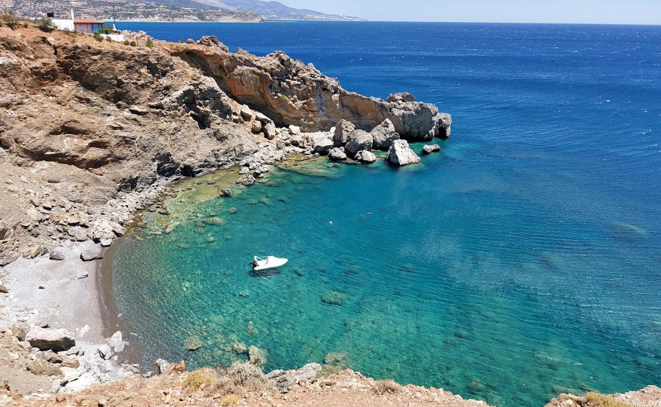 Isles Beach'in fotoğrafı gri çakıl taşı yüzey ile
