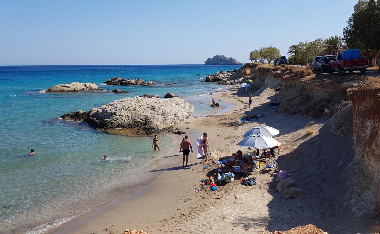 Karavopetra Beach'in fotoğrafı açık bej kum yüzey ile