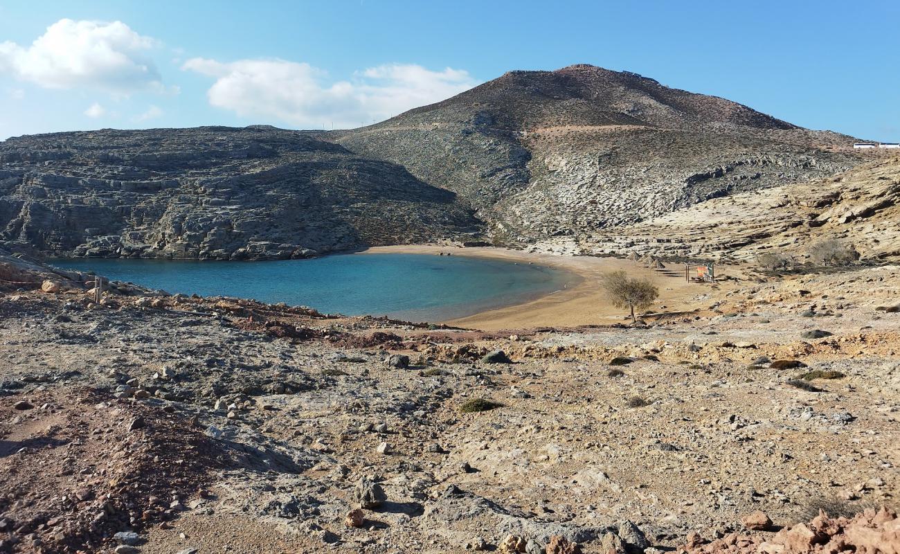 Beach Agios Isidoros'in fotoğrafı açık bej kum yüzey ile