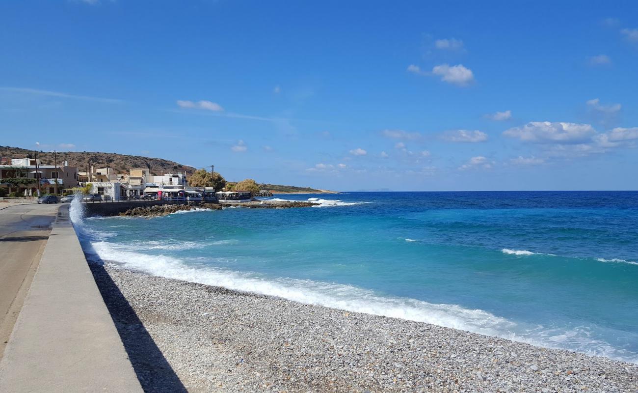 Paralia Milatou'in fotoğrafı gri çakıl taşı yüzey ile