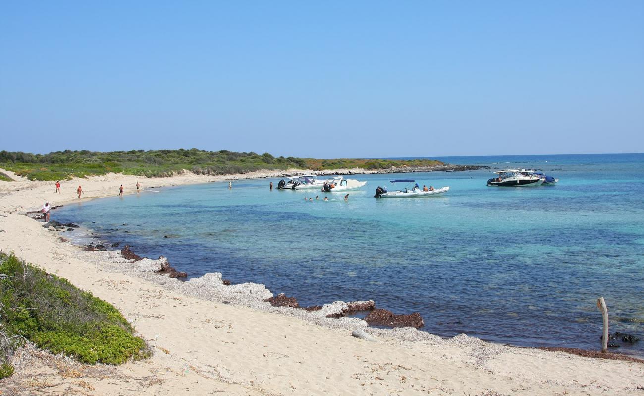 Psathoura Beach'in fotoğrafı açık bej kum yüzey ile