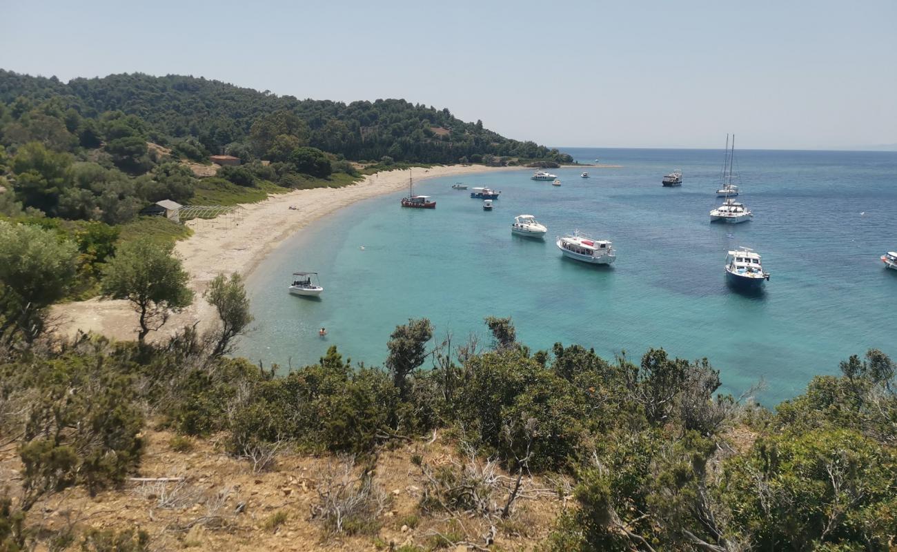 Beach Tsougrias'in fotoğrafı bej kum ve çakıl yüzey ile