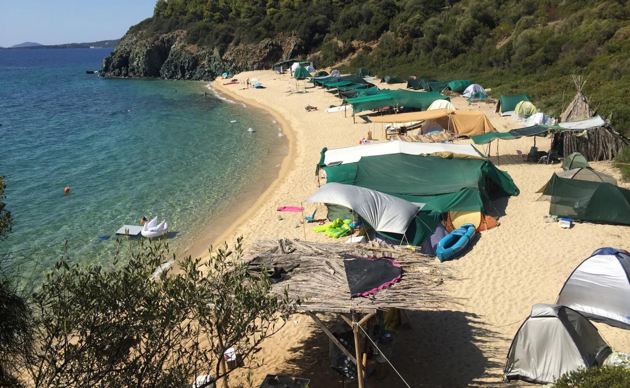 Secret Paradise Beach'in fotoğrafı açık bej kum yüzey ile