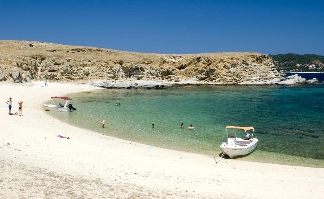 Gaidouronisi Beach'in fotoğrafı açık bej kum yüzey ile