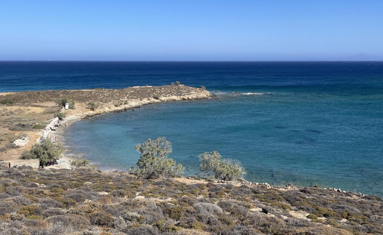 Paralia Santorinii'in fotoğrafı gri çakıl taşı yüzey ile