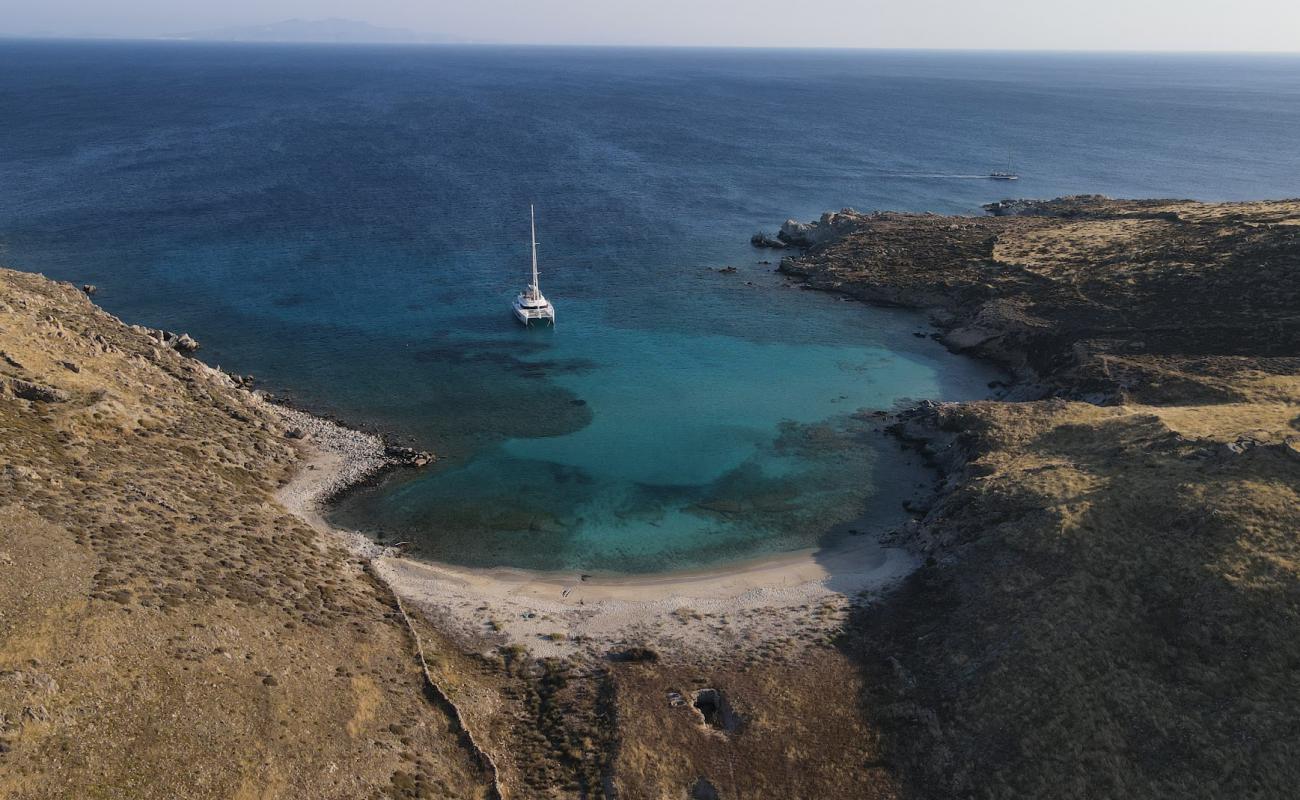 Pikrangouria Beach'in fotoğrafı açık bej kum yüzey ile