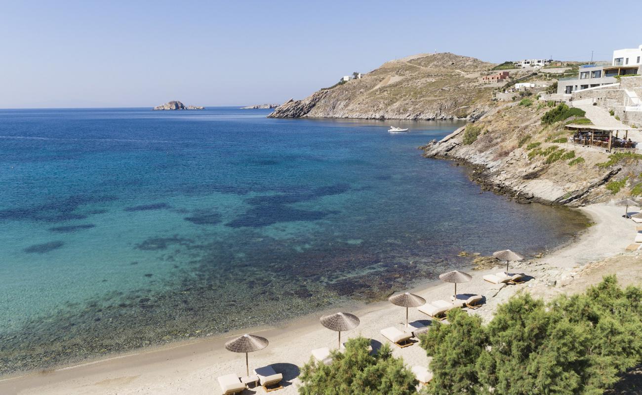 Glyfadi Beach'in fotoğrafı açık bej kum yüzey ile