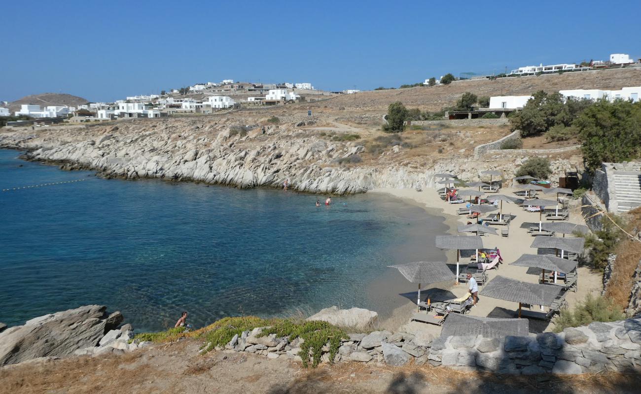 Costa Ilios Beach'in fotoğrafı açık bej kum yüzey ile