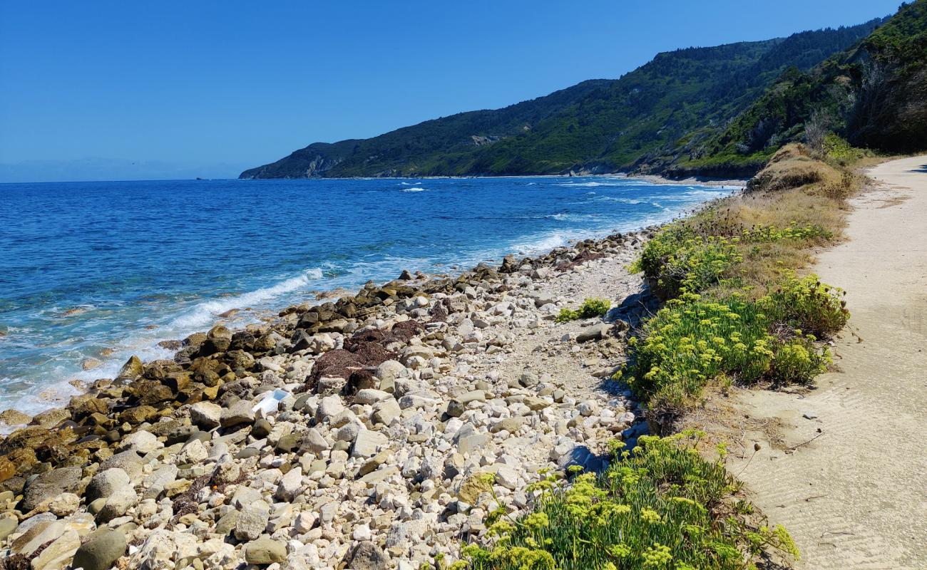 Fiki Beach'in fotoğrafı kayalık arazi yüzey ile
