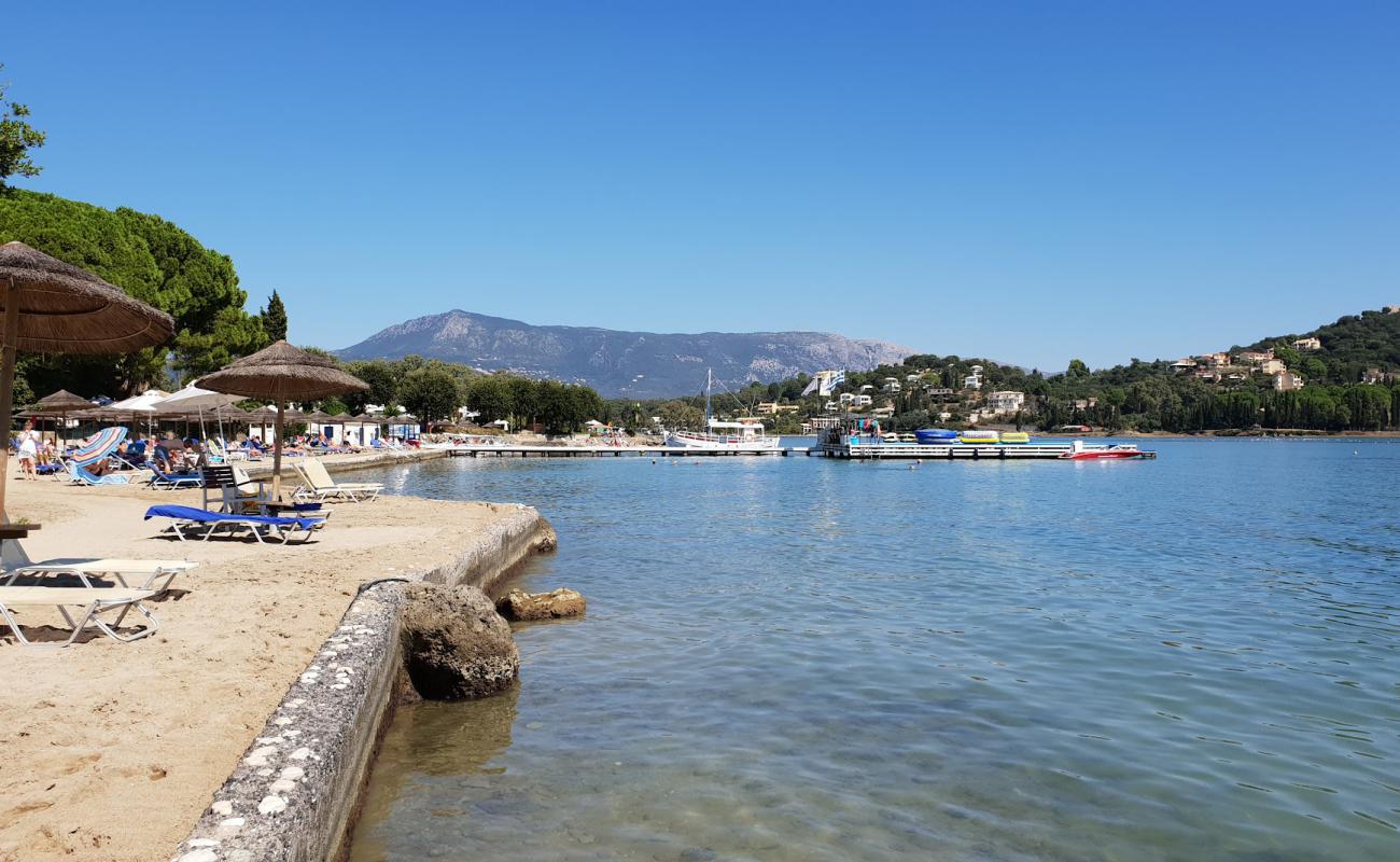 Corcyra Beach'in fotoğrafı beton kaplı yüzey yüzey ile