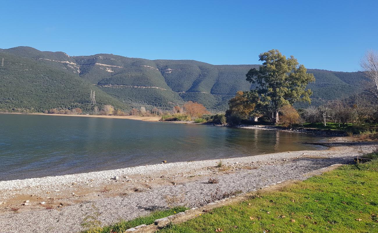 Sitaralona Beach'in fotoğrafı küçük gri çakıllar yüzey ile