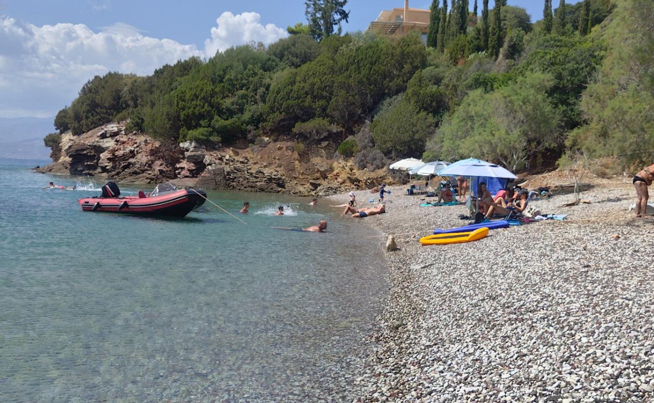 Beach Aspra Chalikia'in fotoğrafı kayalık arazi yüzey ile
