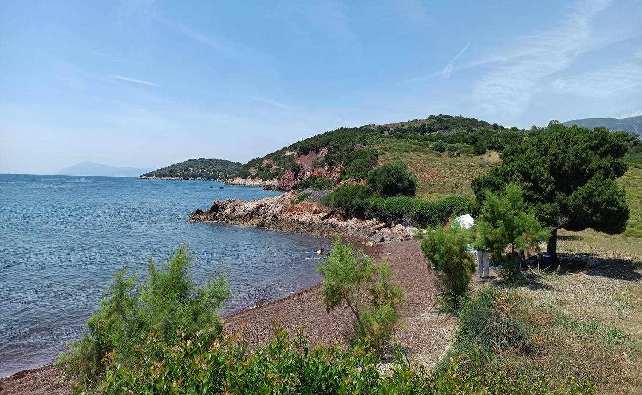 Kokkini Paralia'in fotoğrafı küçük kahverengi çakıllar yüzey ile