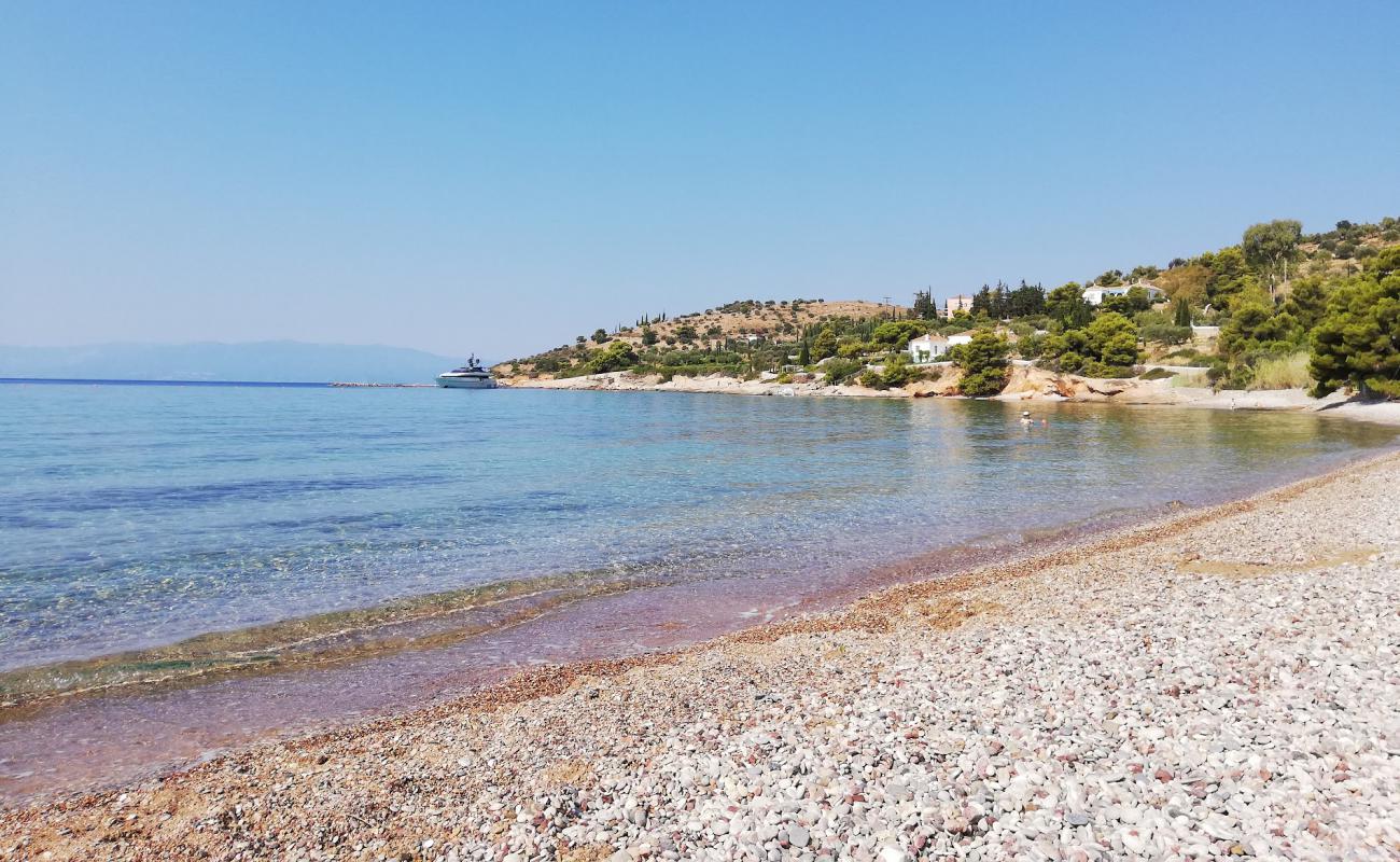 Kouzounos Beach'in fotoğrafı küçük gri çakıllar yüzey ile