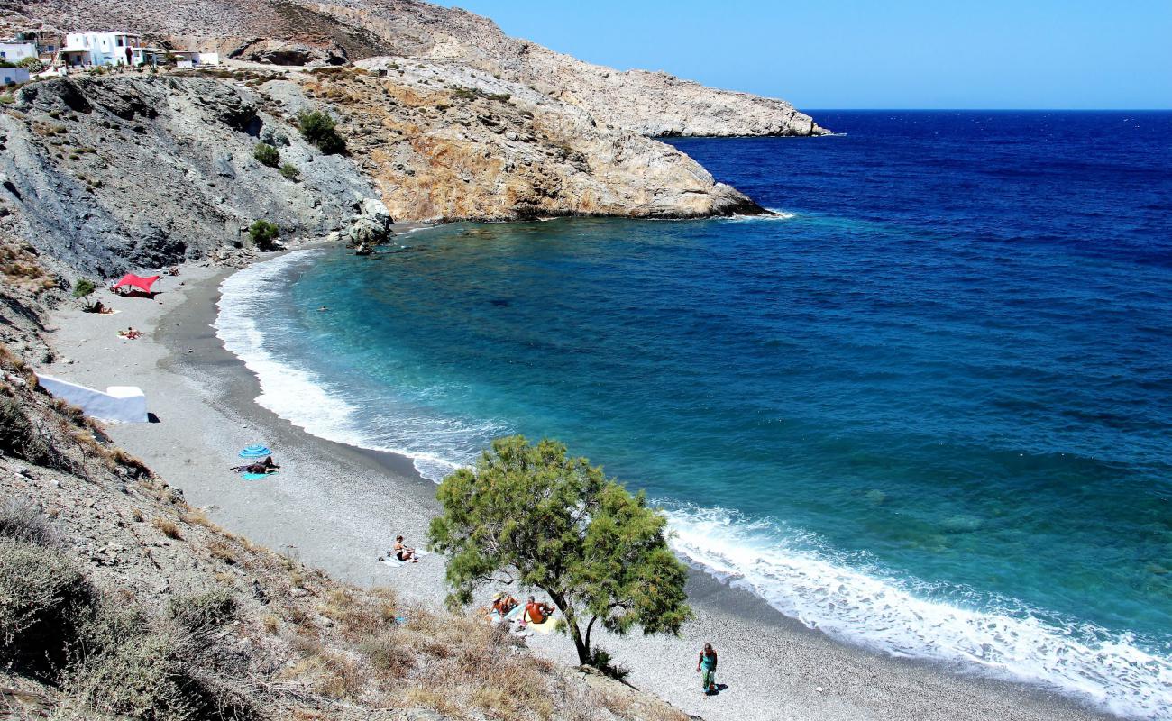 Vardia Beach'in fotoğrafı gri kum yüzey ile