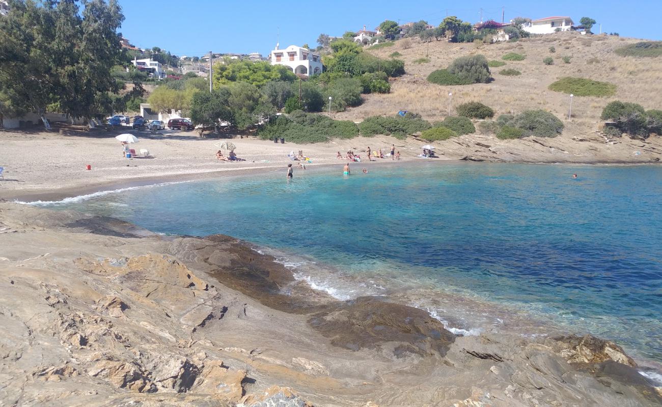 Perigiali Beach'in fotoğrafı bej kum ve çakıl yüzey ile