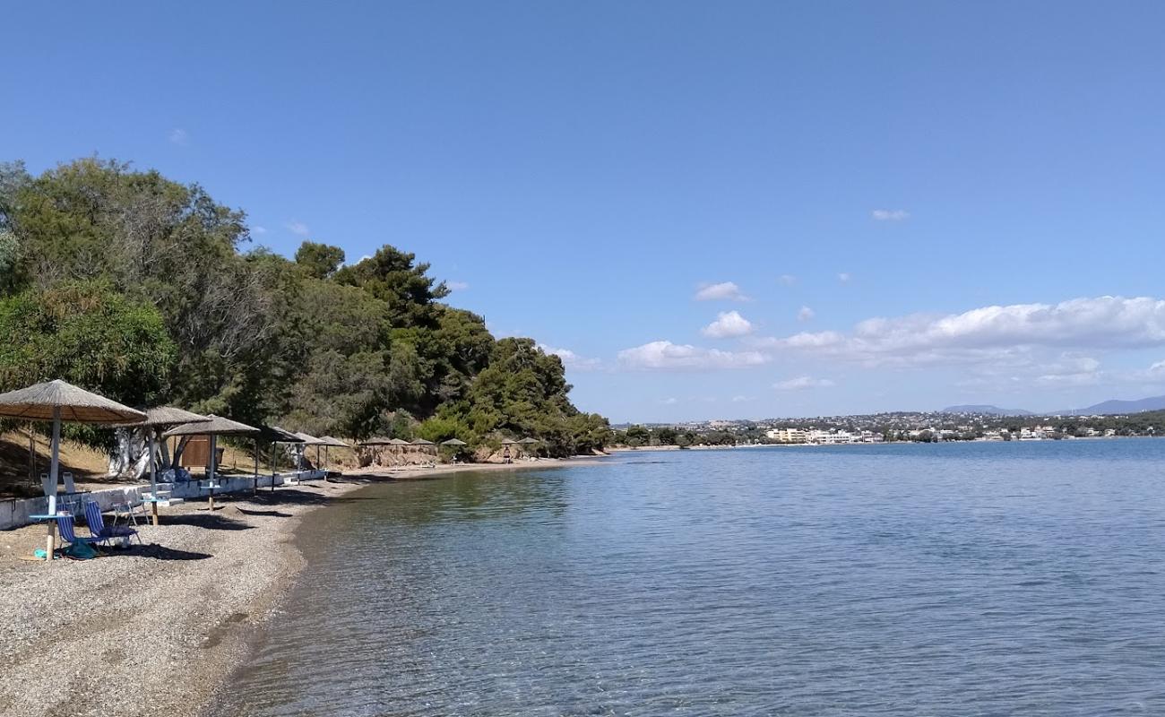 Agrilesa Beach'in fotoğrafı küçük gri çakıllar yüzey ile