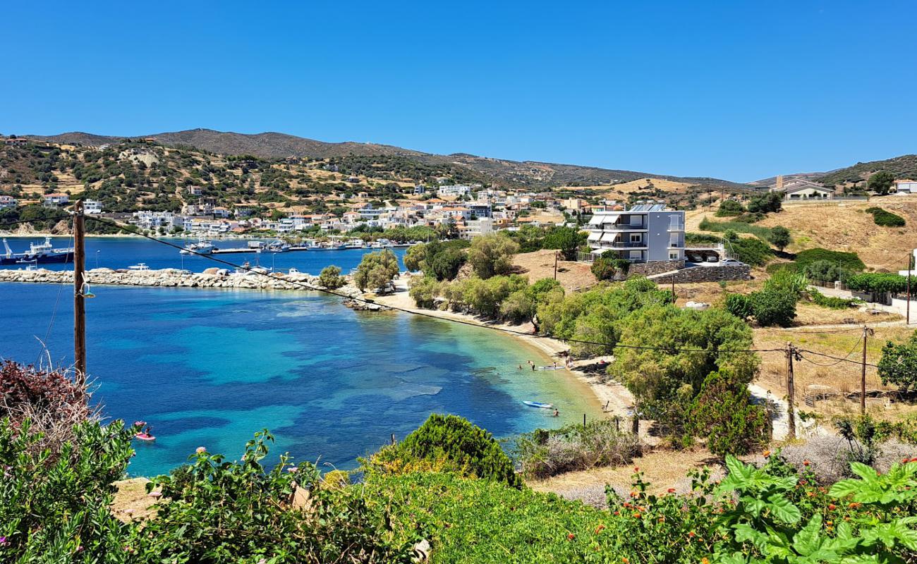 Agioi Apostoloi Small Beach'in fotoğrafı küçük bej çakıl yüzey ile