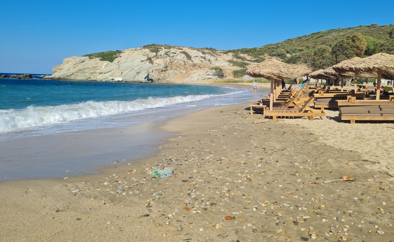 Paralia Stomio'in fotoğrafı açık bej kum yüzey ile