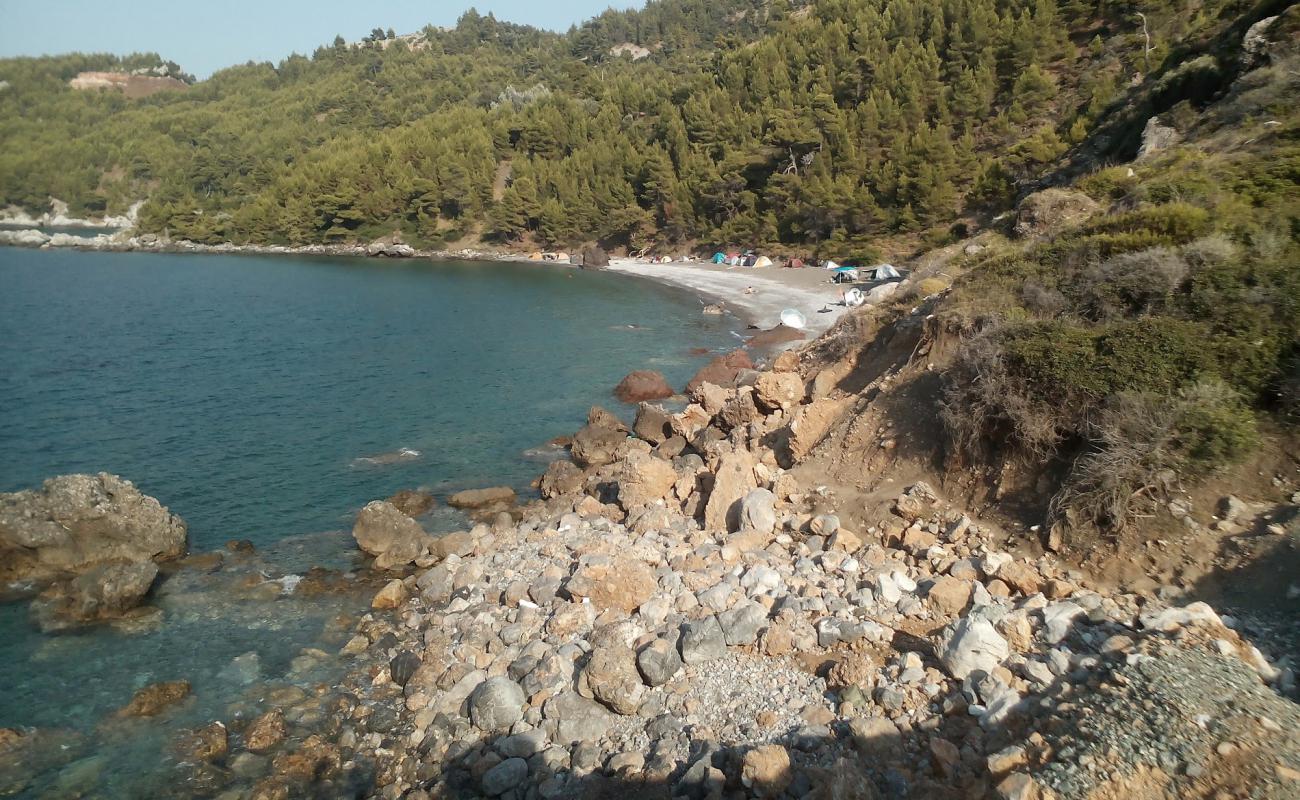 Aleppo Beach'in fotoğrafı taşlı kum yüzey ile