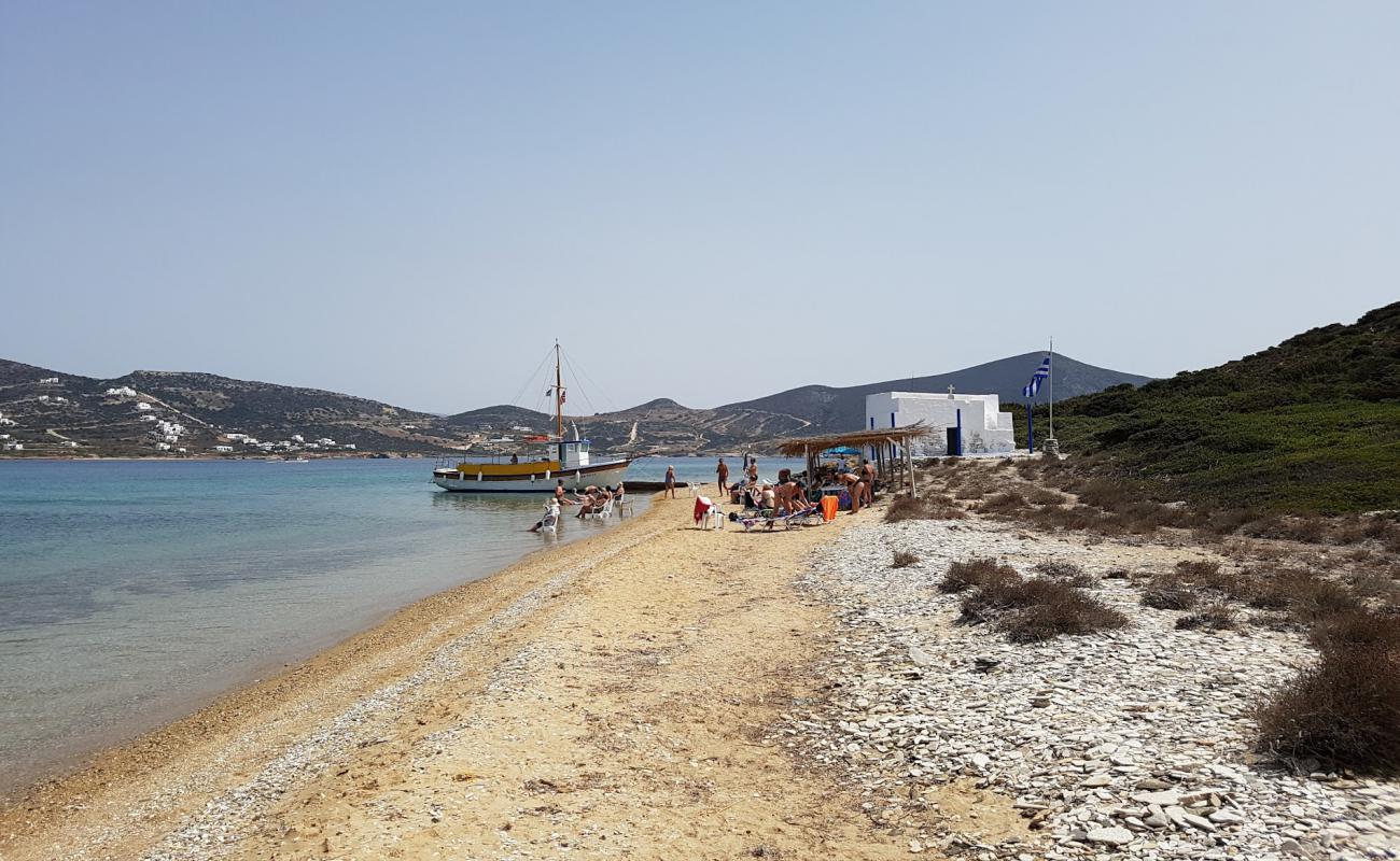 Despotiko Beach'in fotoğrafı bej kum ve çakıl yüzey ile