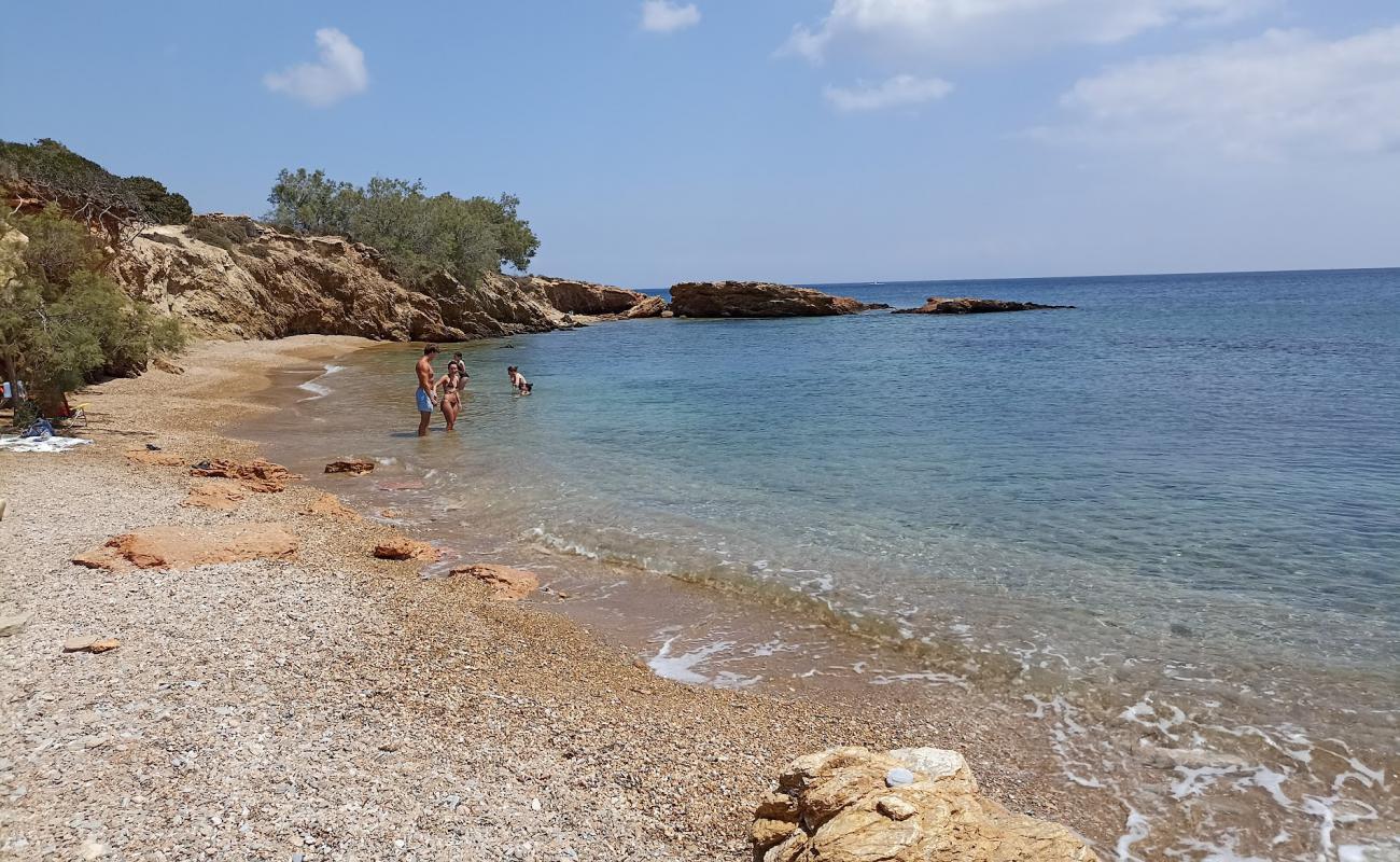 Paralia Makra Miti'in fotoğrafı küçük bej çakıl yüzey ile