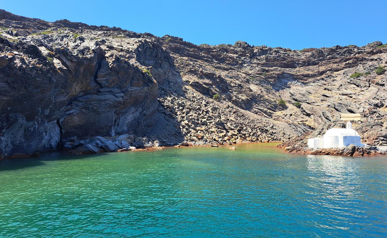 Hot Springs Palea Kameni'in fotoğrafı kayalık arazi yüzey ile