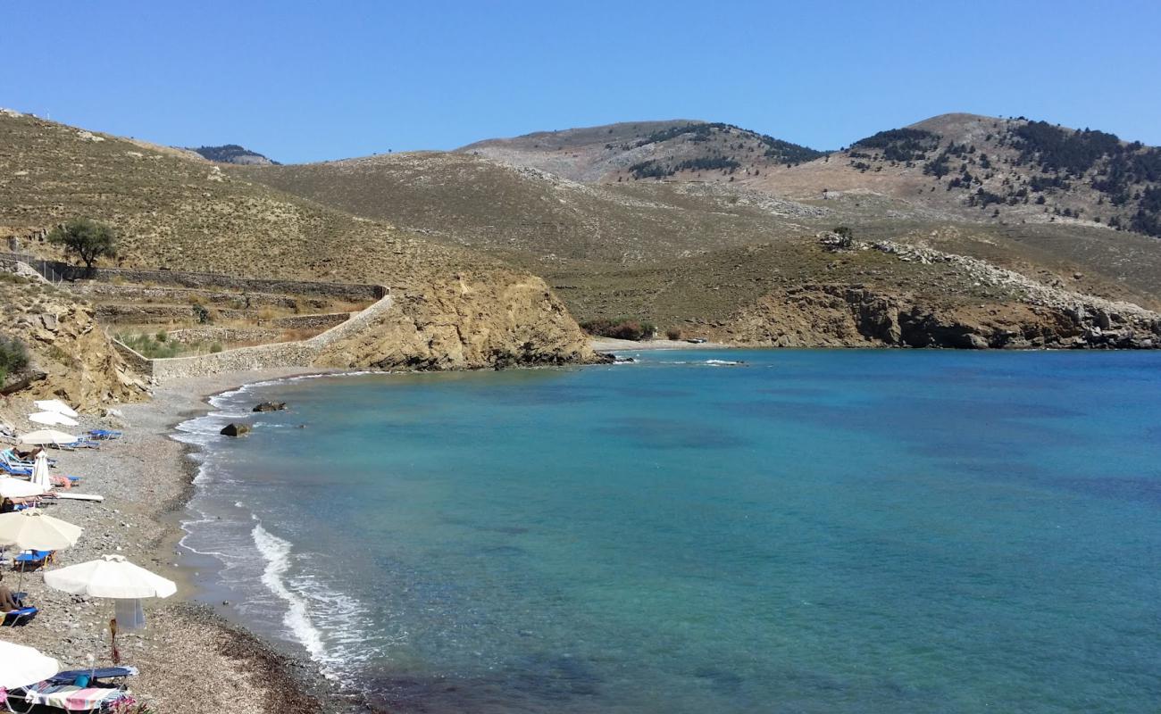 Toli Beach'in fotoğrafı gri kum ve çakıllar yüzey ile