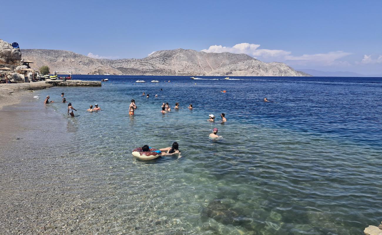 Paradeisos Beach'in fotoğrafı küçük gri çakıllar yüzey ile