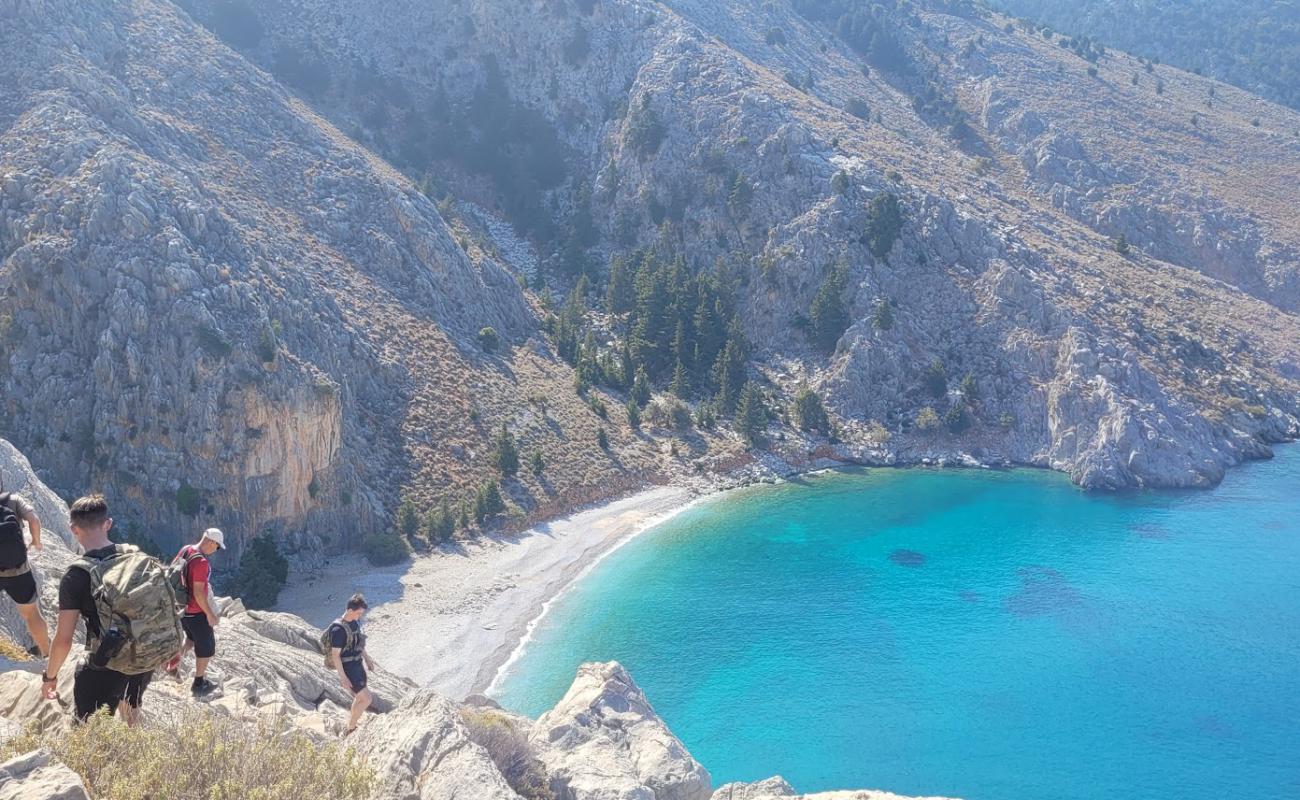 Lapathos Beach'in fotoğrafı gri çakıl taşı yüzey ile