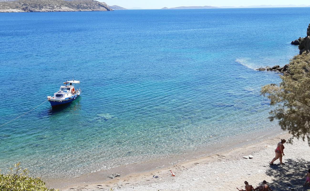 Lakkos Beach'in fotoğrafı gri çakıl taşı yüzey ile