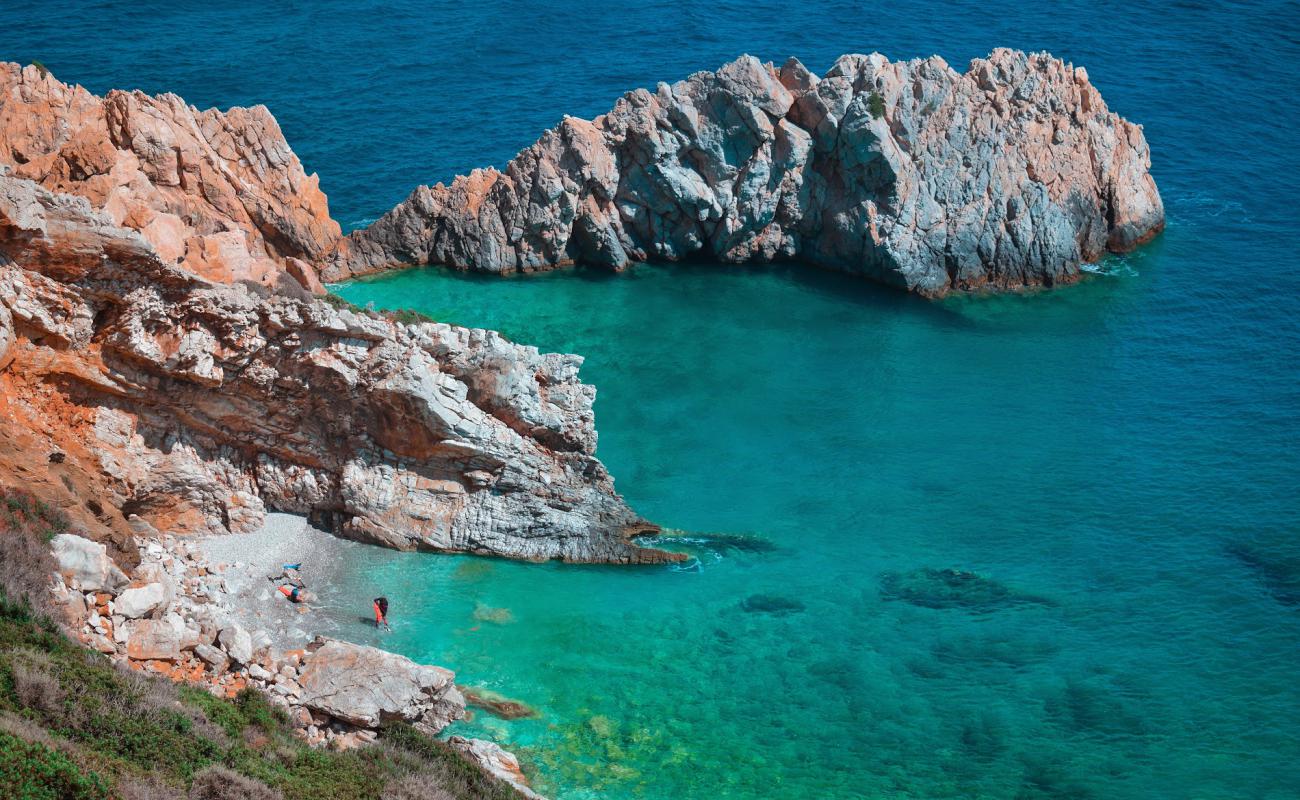 Prioni Beach'in fotoğrafı kayalık arazi yüzey ile