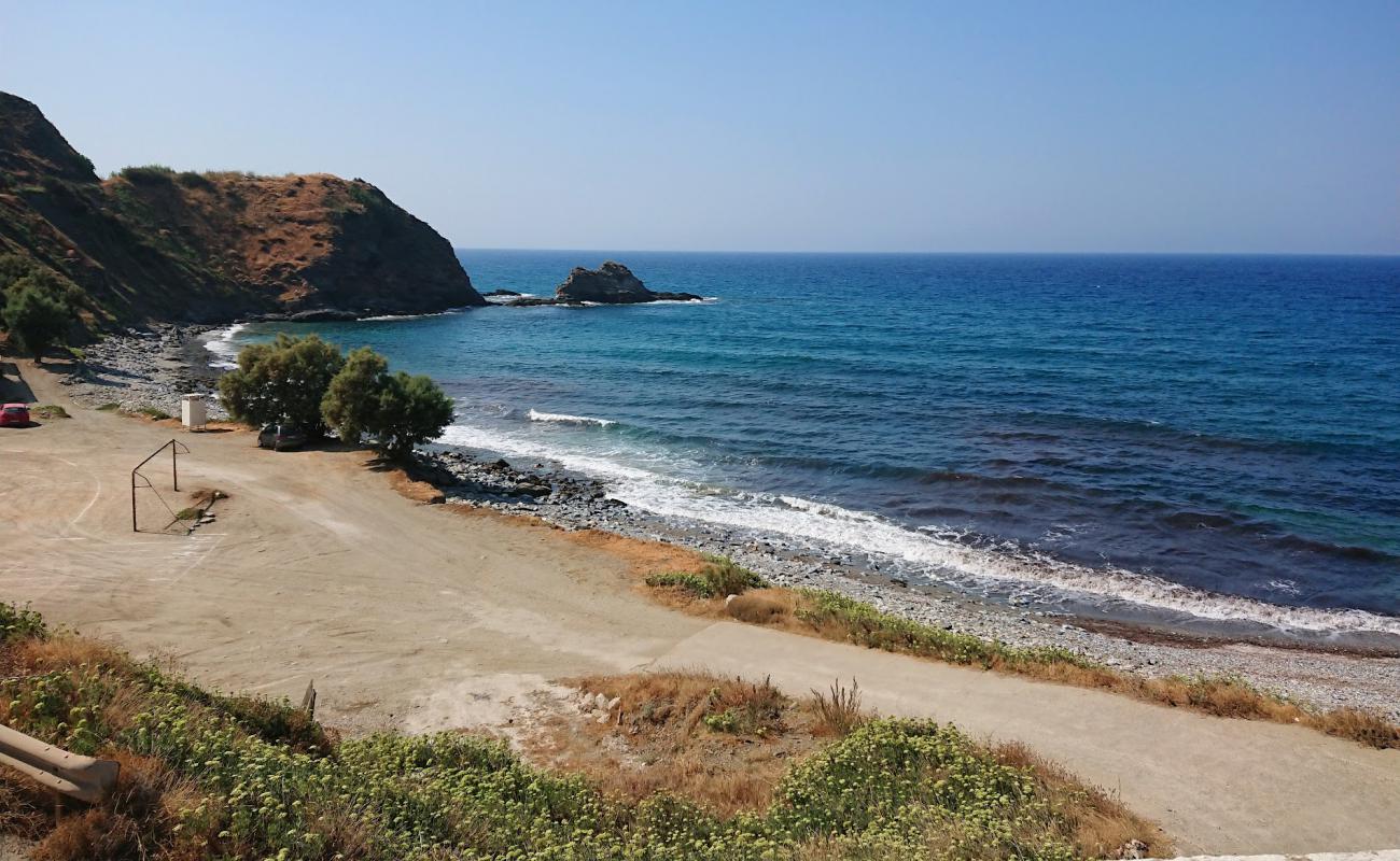 Paralia Fitema'in fotoğrafı kayalık arazi yüzey ile