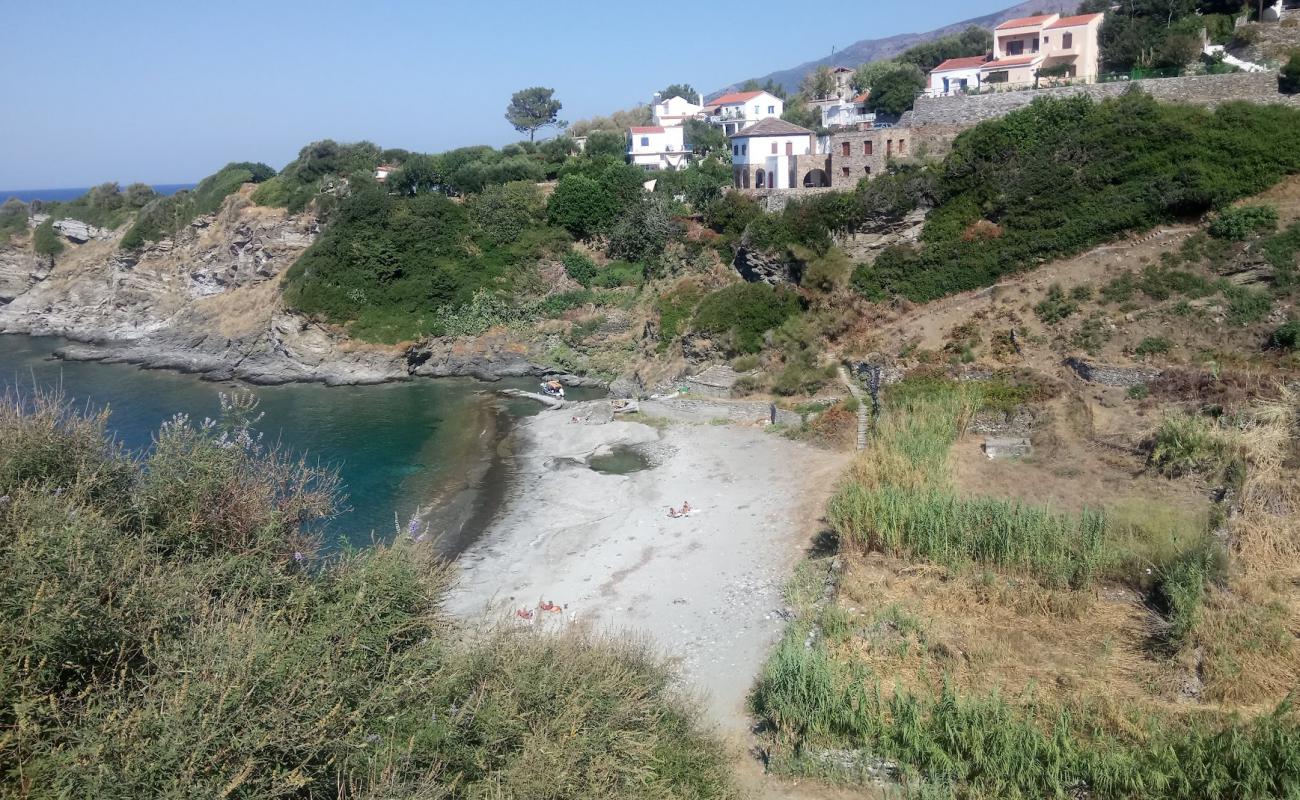 Fles Beach'in fotoğrafı gri kum ve çakıllar yüzey ile
