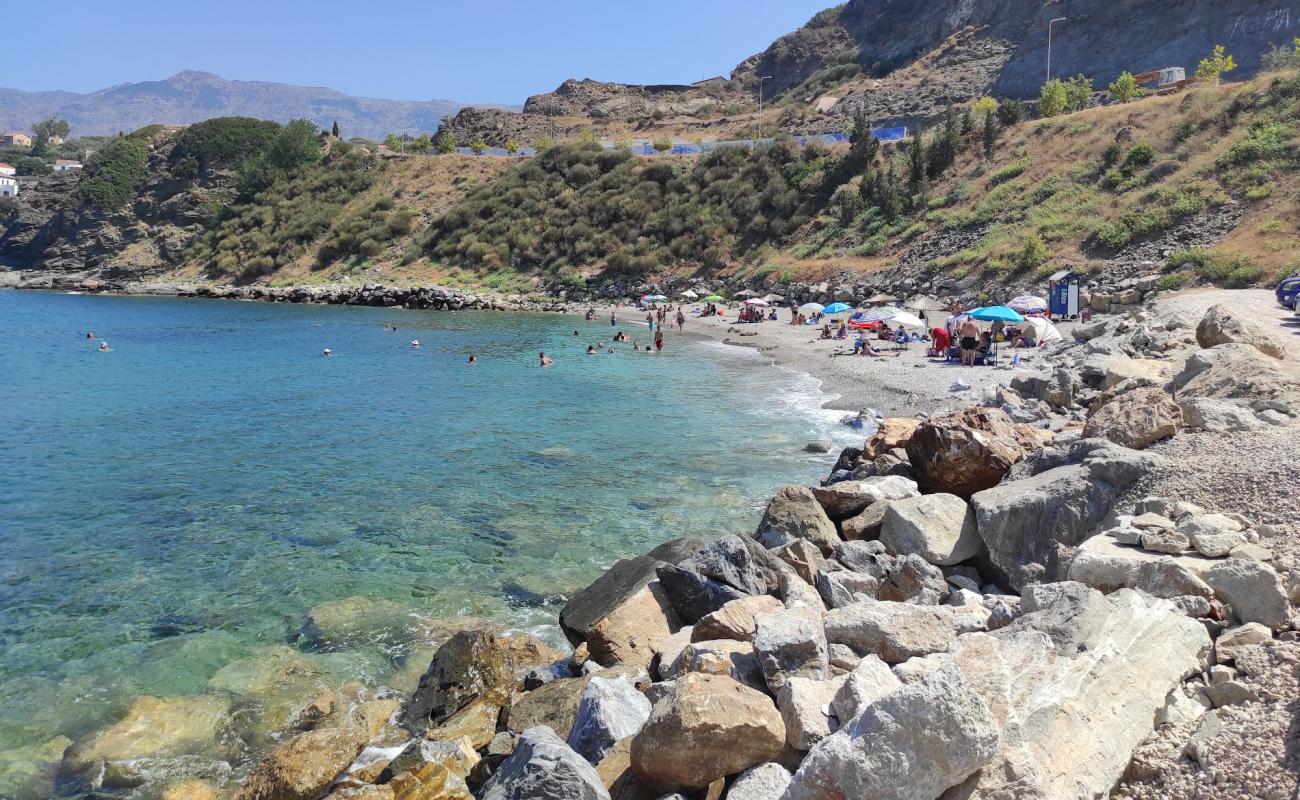 Paralia Evdilos'in fotoğrafı gri kum ve çakıllar yüzey ile