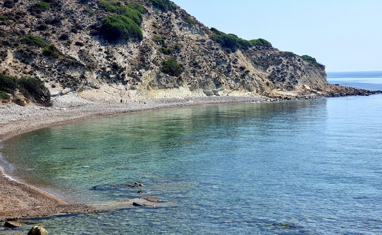 Paralia Kalikatsou'in fotoğrafı bej çakıl yüzey ile