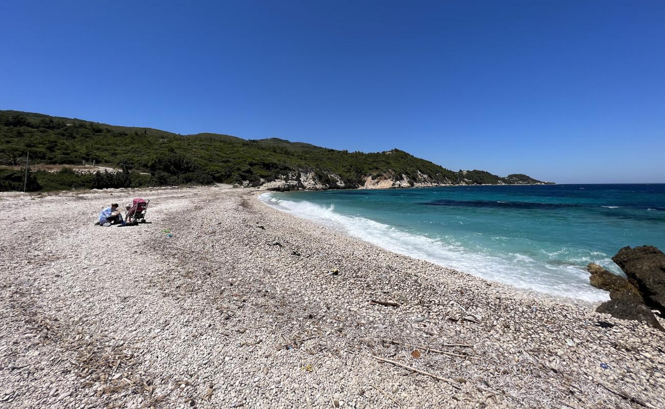 Agia Markella Strand'in fotoğrafı gri çakıl taşı yüzey ile