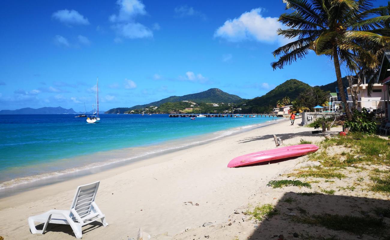 Carriacou beach'in fotoğrafı açık bej kum yüzey ile