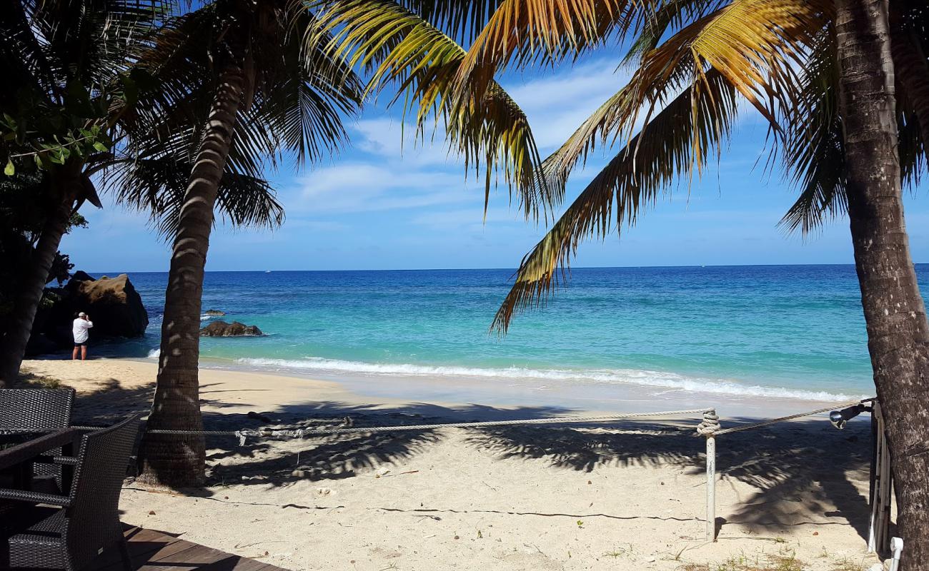 Grooms beach'in fotoğrafı açık bej kum yüzey ile