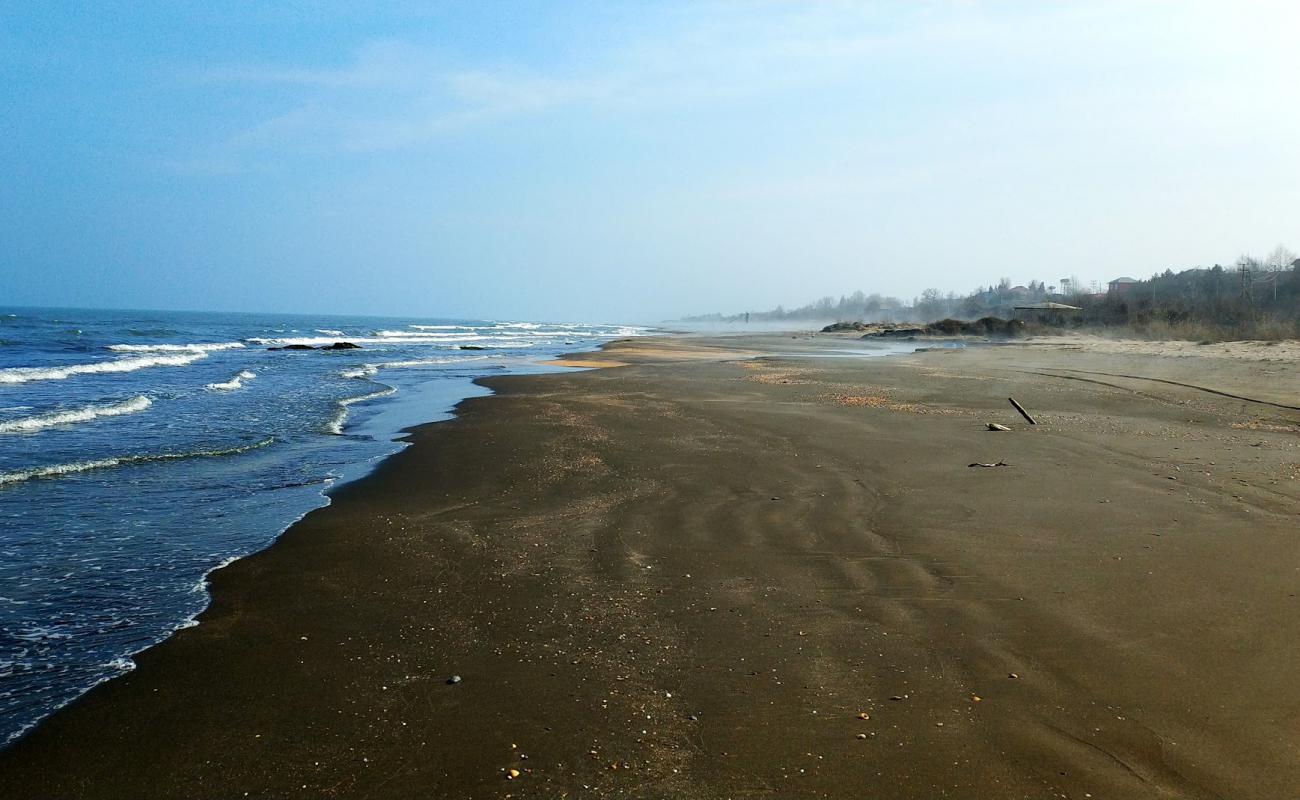 Nabran Beach'in fotoğrafı gri kum yüzey ile