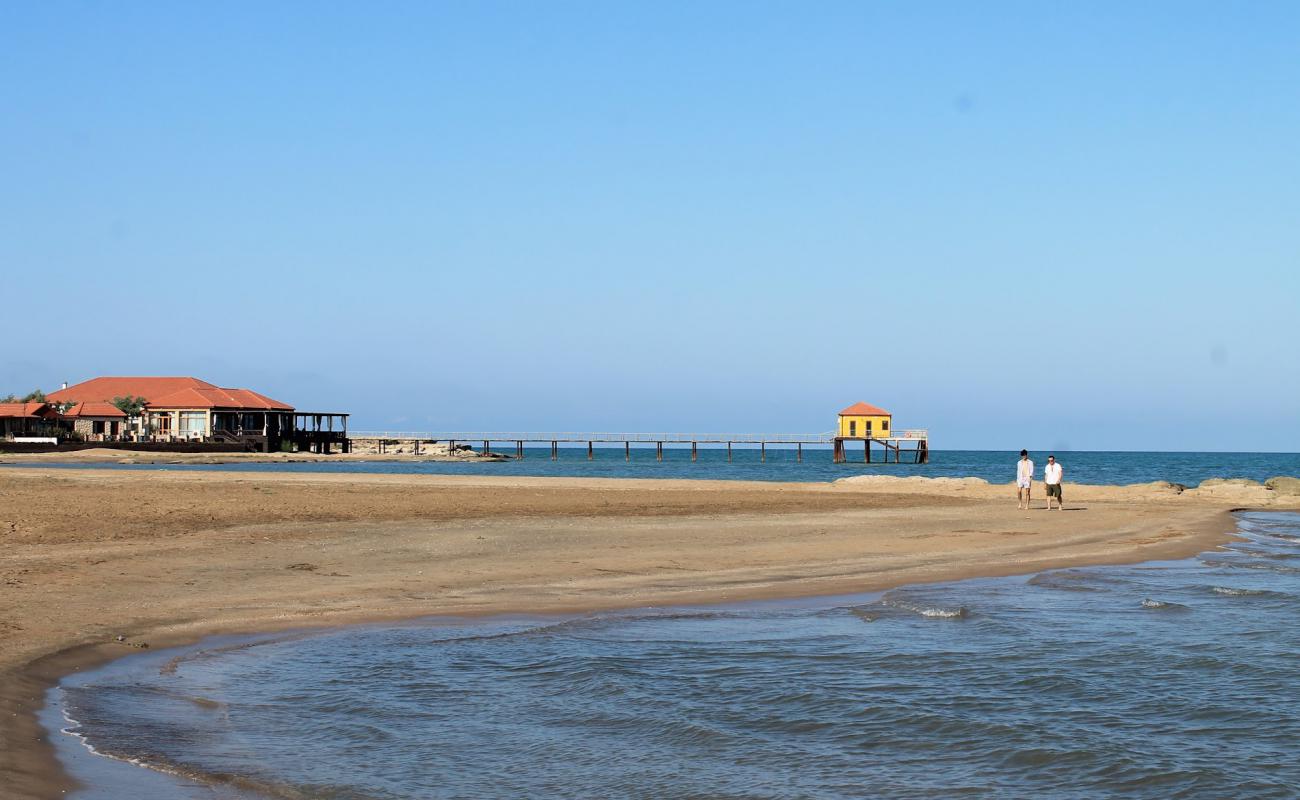 Amburan Beach'in fotoğrafı açık bej kum yüzey ile