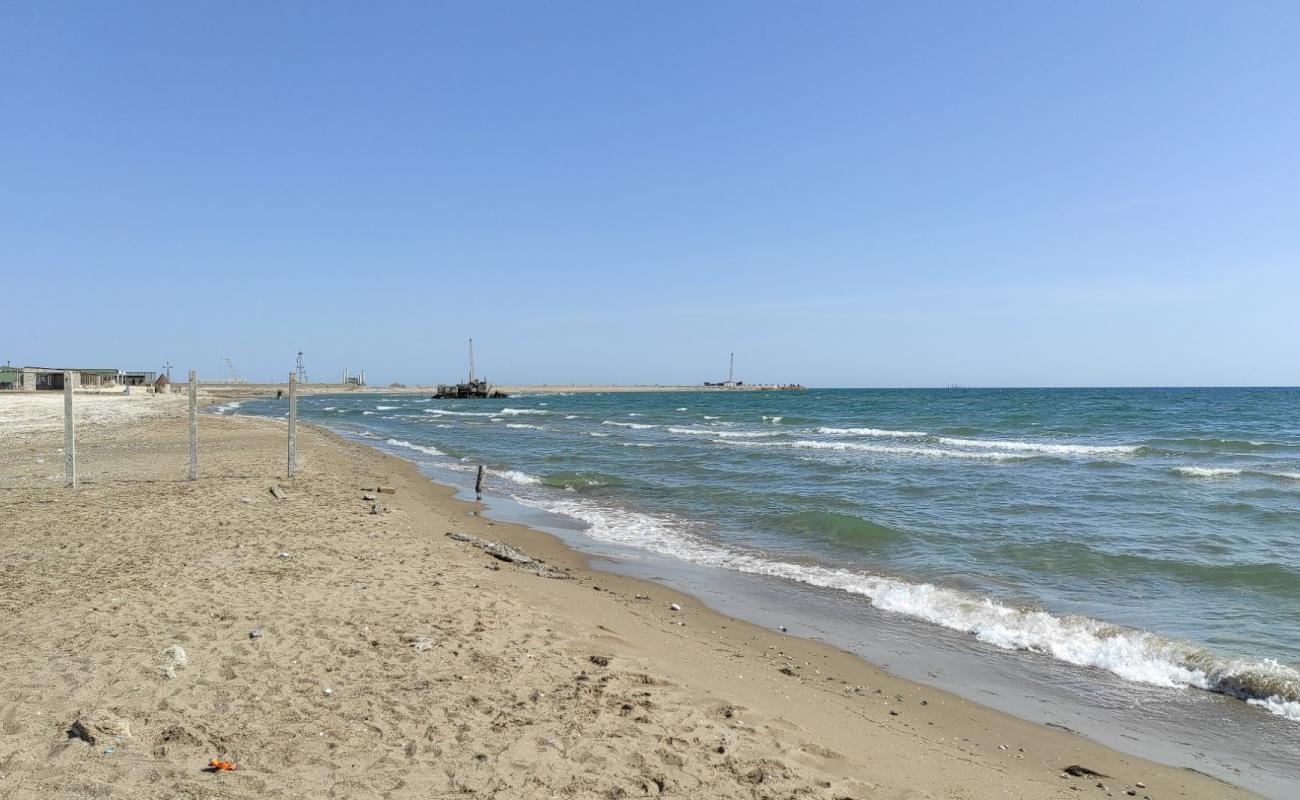Zira Beach'in fotoğrafı açık bej kum yüzey ile