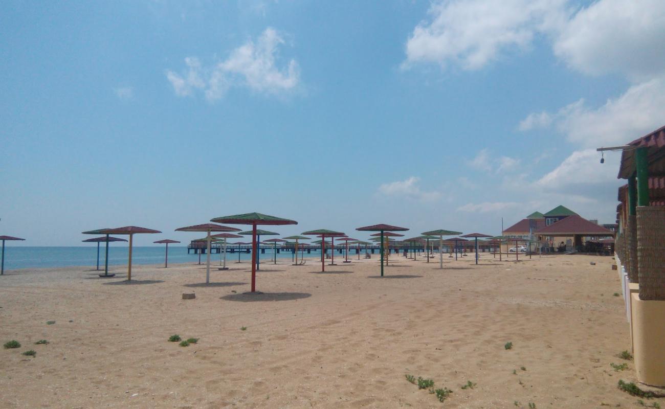 Golden Sand Beach'in fotoğrafı bej kabuklu kum yüzey ile