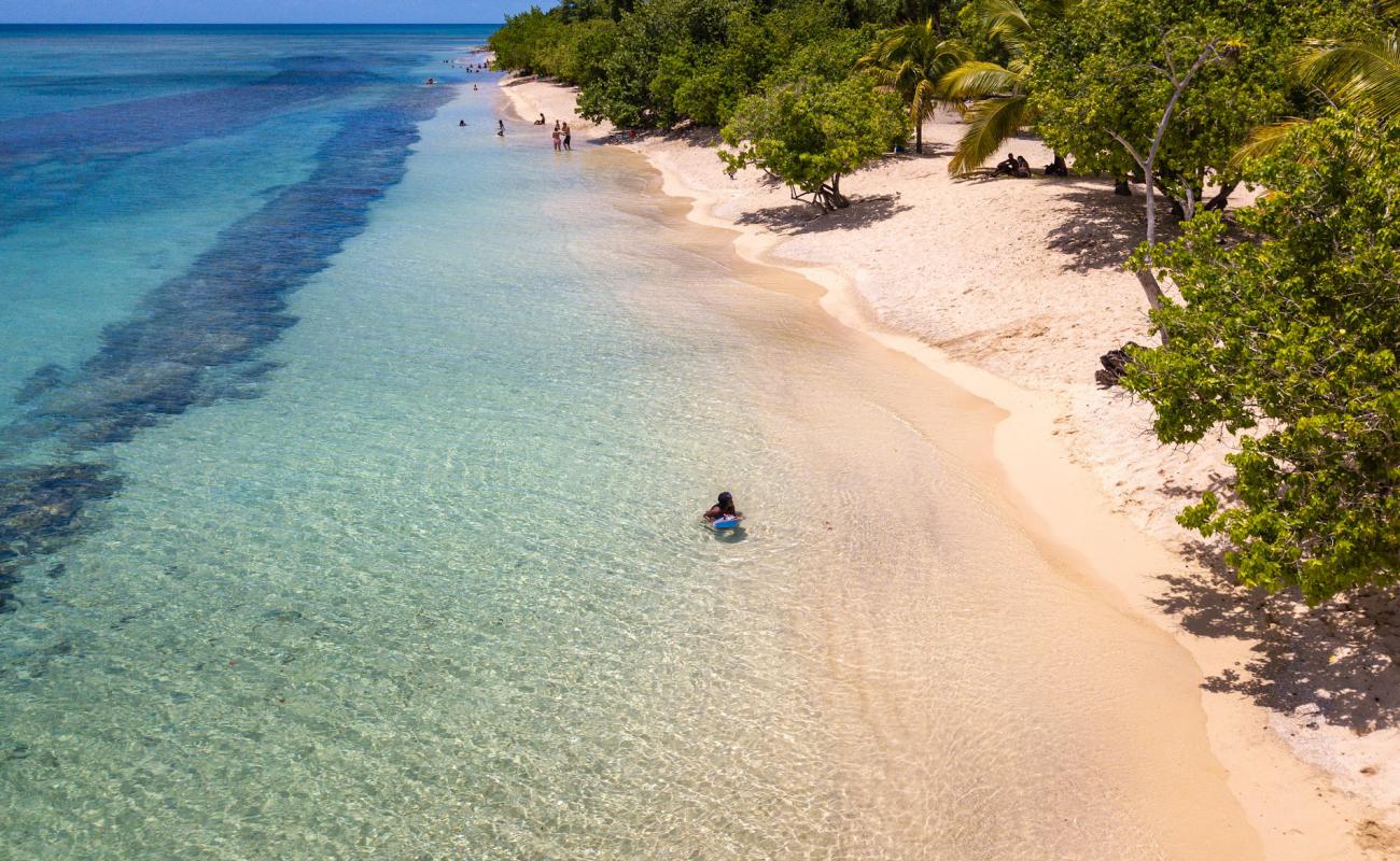 Plage Du Souffleur'in fotoğrafı i̇nce bej kum yüzey ile