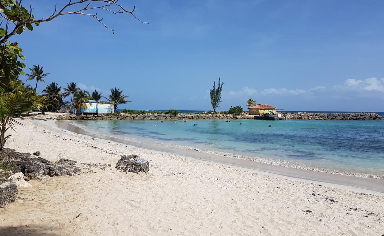 ARAWAK BEACH'in fotoğrafı parlak ince kum yüzey ile