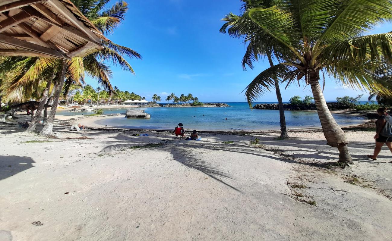 Plage de Bas du Fort'in fotoğrafı i̇nce bej kum yüzey ile