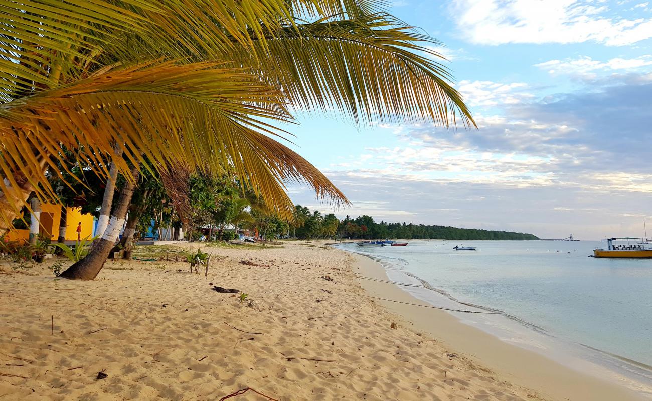 Saint-Louis Beach'in fotoğrafı açık bej kum yüzey ile