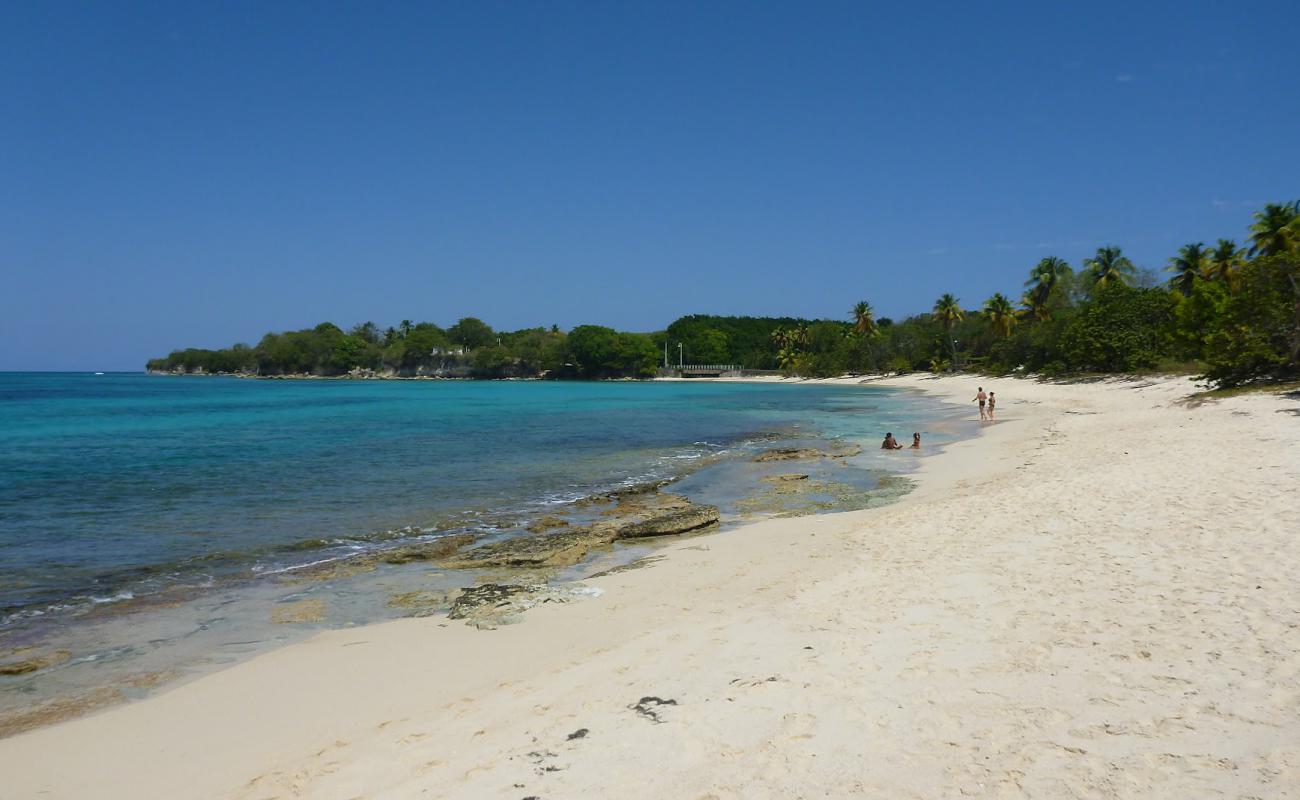 Plage du Vieux Fort'in fotoğrafı i̇nce bej kum yüzey ile