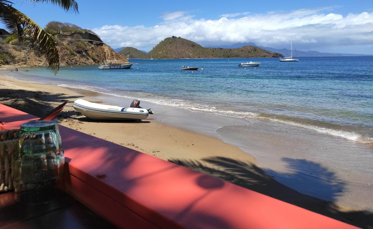 De La Batterie beach'in fotoğrafı açık bej kum yüzey ile