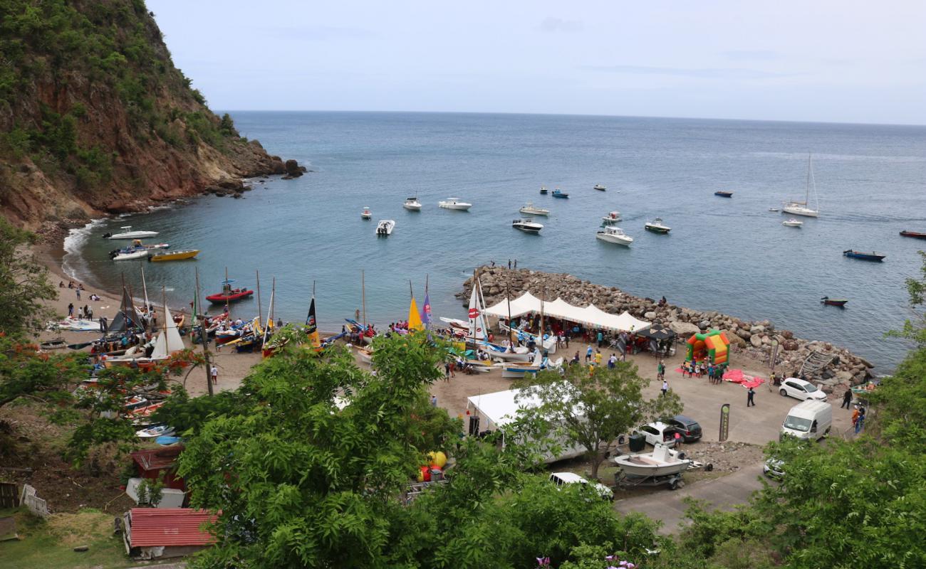 Petites Anses Beach'in fotoğrafı açık bej kum yüzey ile